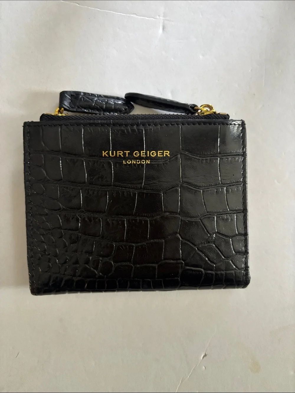 KURT GEIGER BLACK EMBOSSED LEATHER WALLET SNAP CLOSURE 2 GOLD TONED ZIP POCKETS